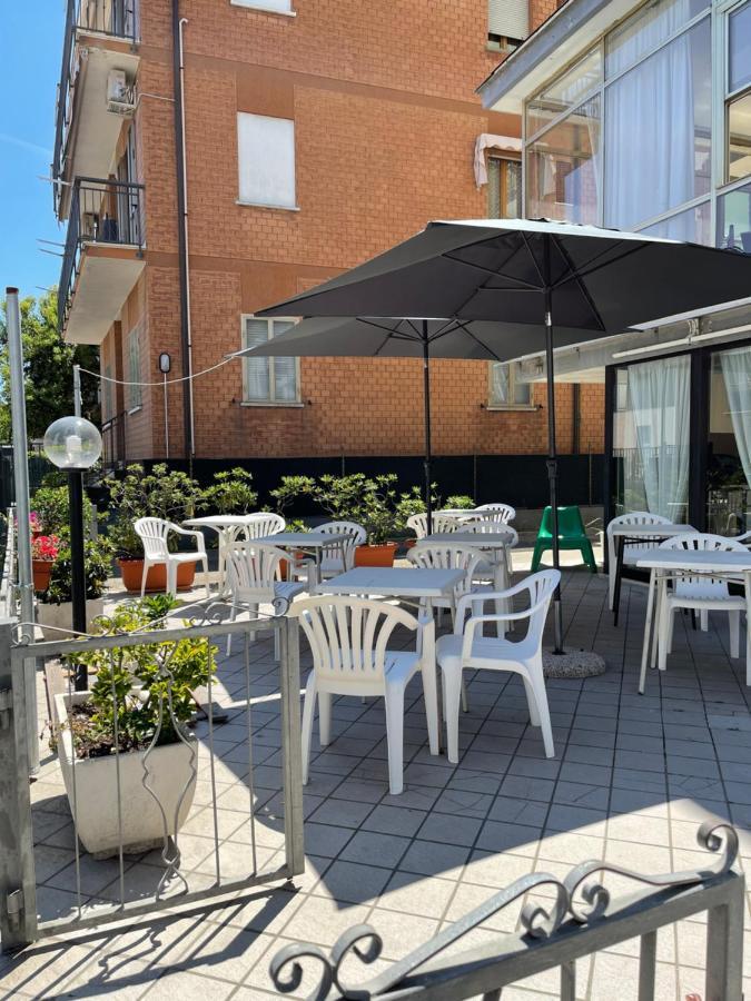 Hotel Orlov Rimini Exterior foto