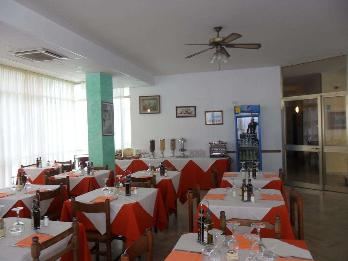 Hotel Orlov Rimini Exterior foto